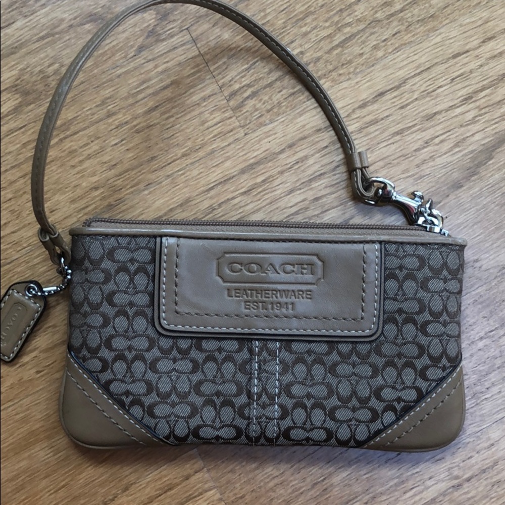 Coach wristlet..LIKE NEW!